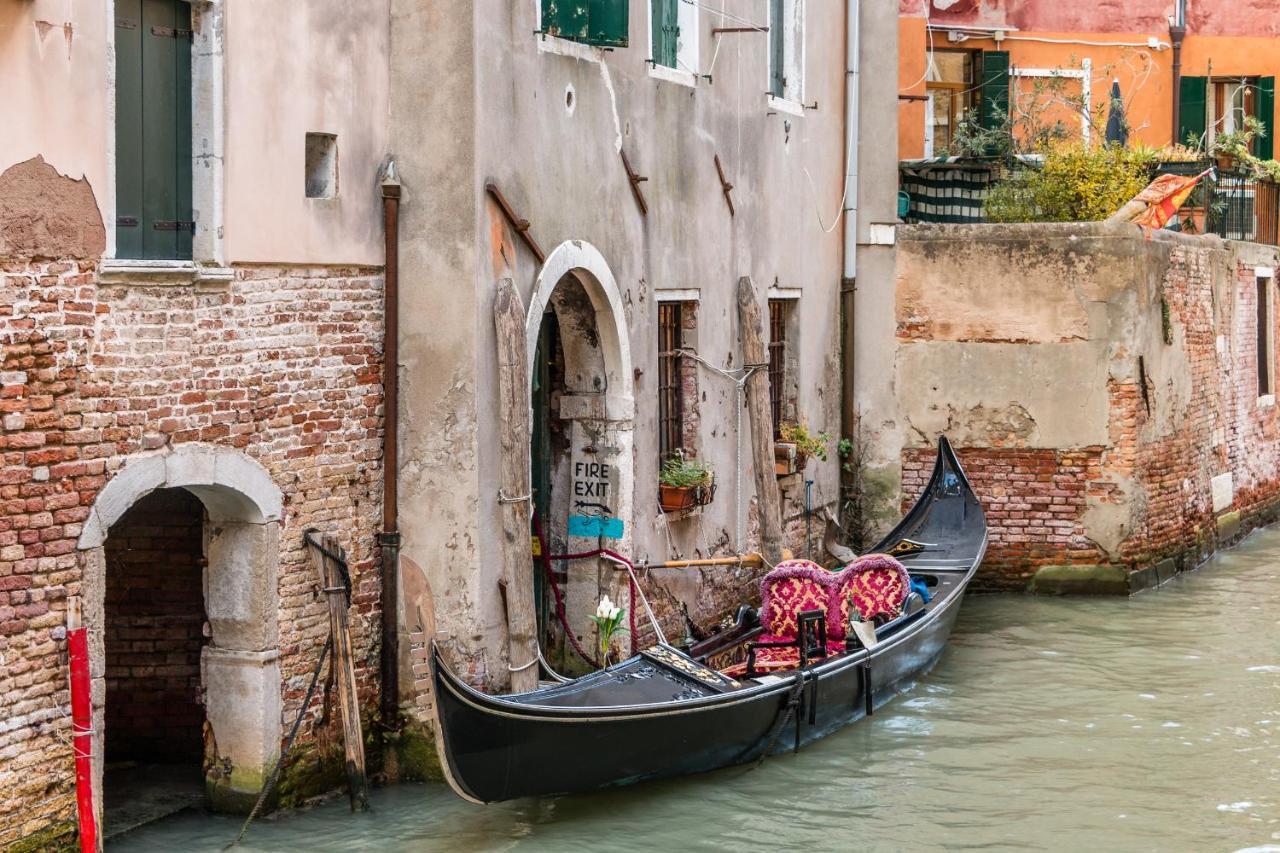 Doge'S Pantheon & St.Mark School In Hidden Venise Extérieur photo