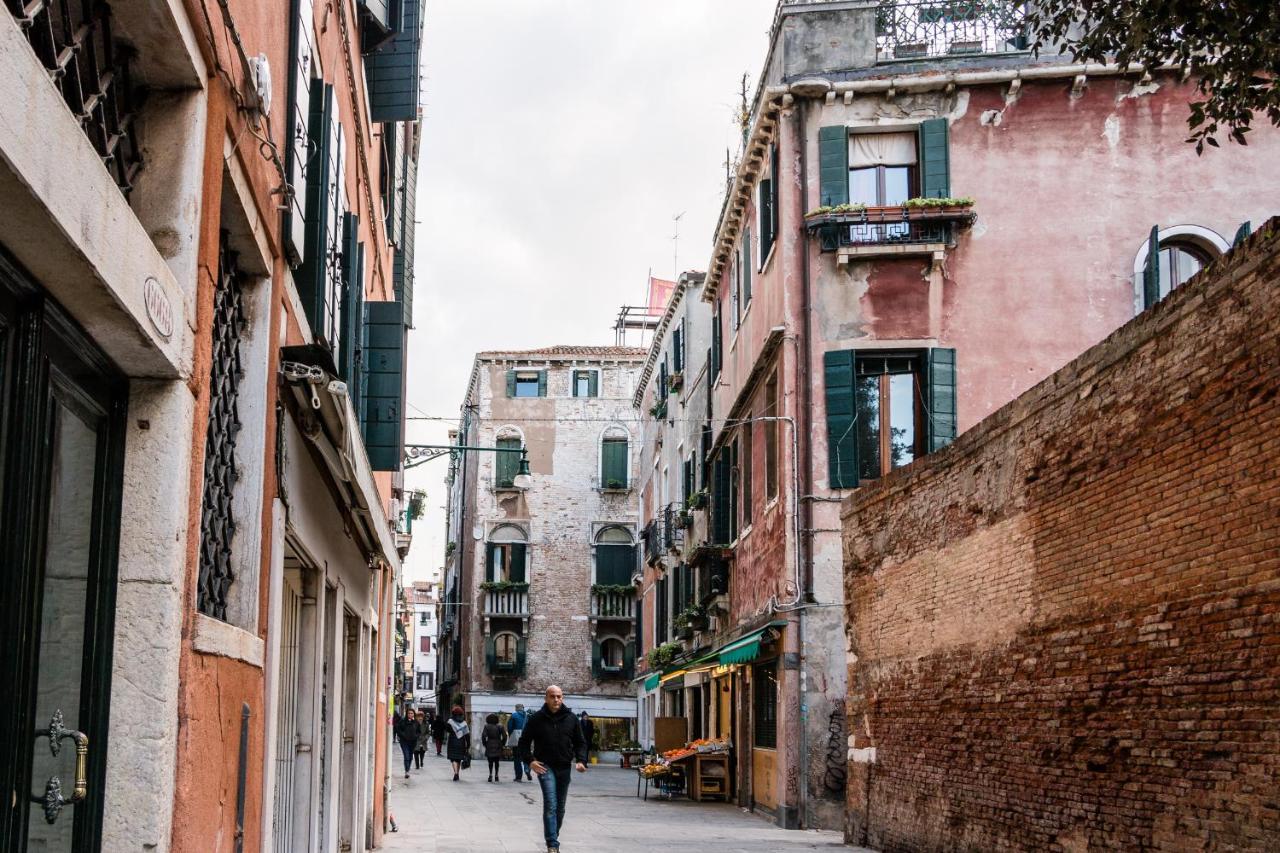Doge'S Pantheon & St.Mark School In Hidden Venise Extérieur photo