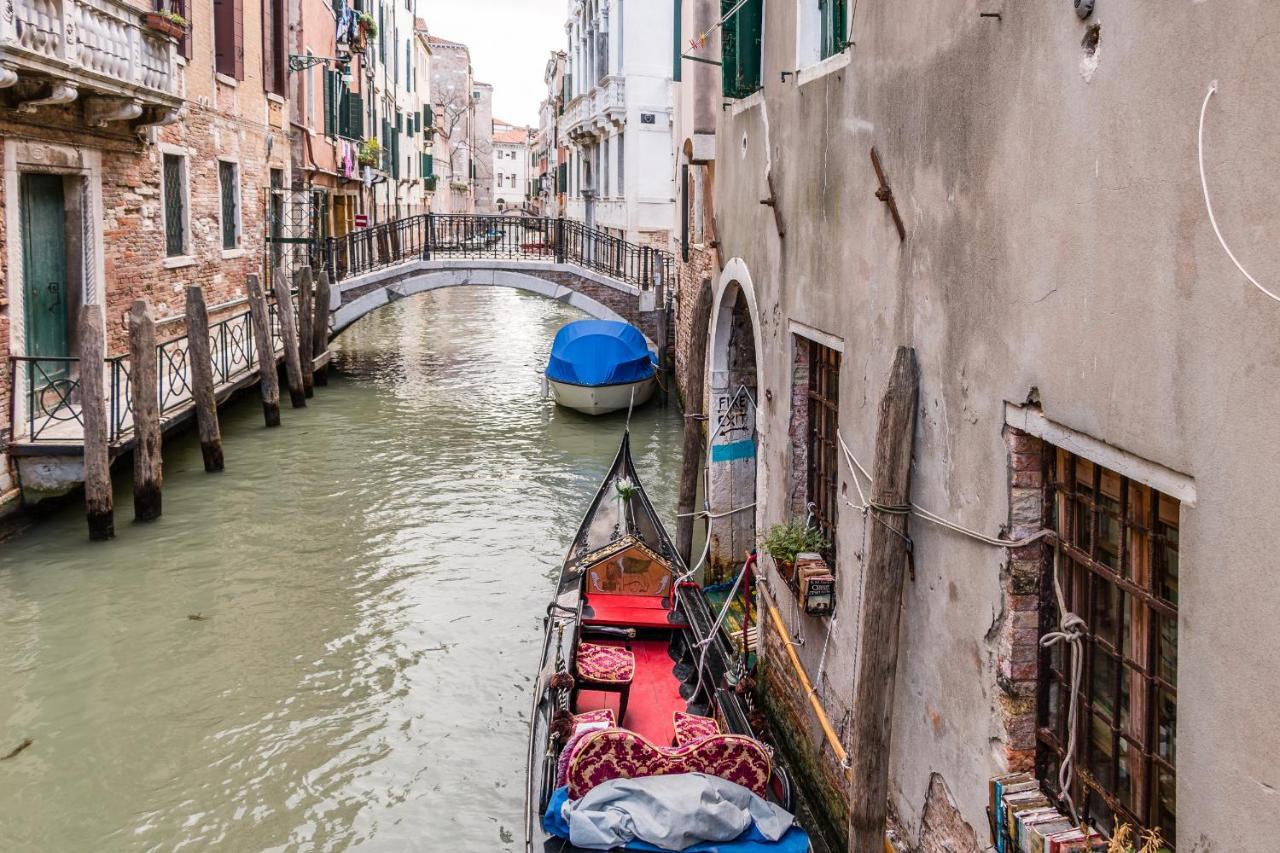 Doge'S Pantheon & St.Mark School In Hidden Venise Extérieur photo